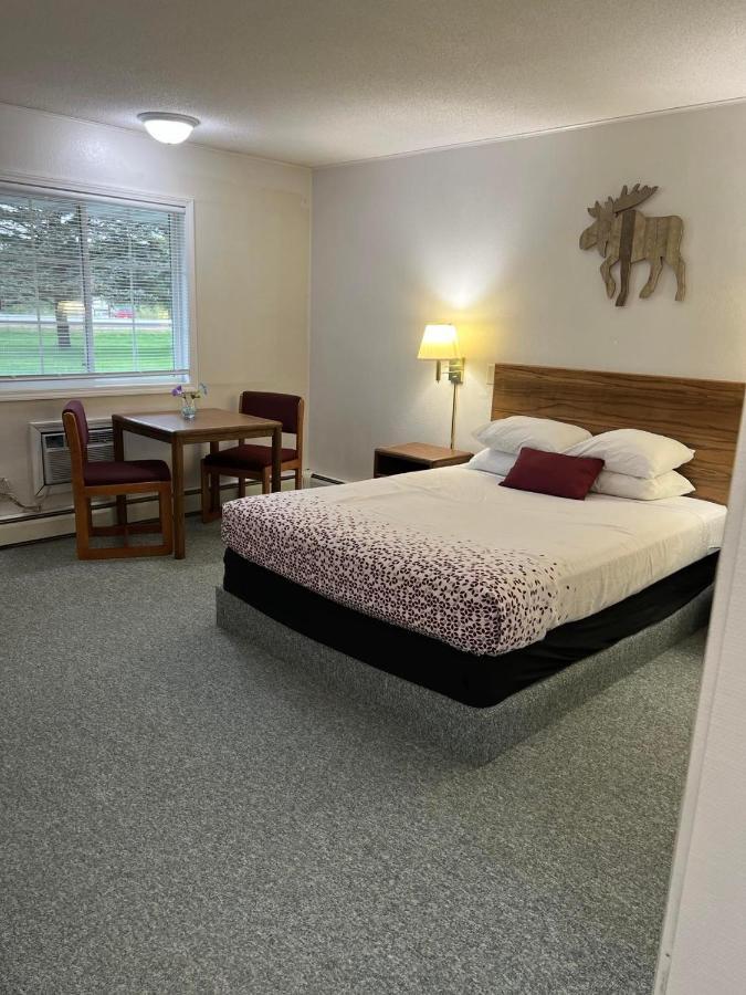 Northwoods Motel Ladysmith Dış mekan fotoğraf