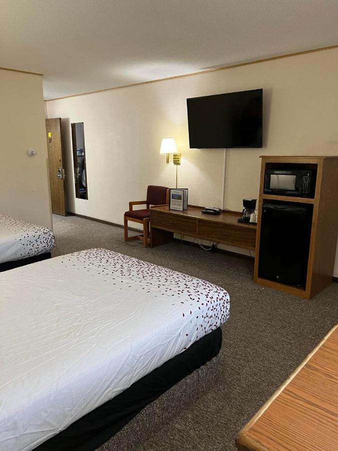 Northwoods Motel Ladysmith Dış mekan fotoğraf